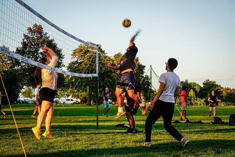 Competitive 4s Grass Volleyball @Edgewater Park